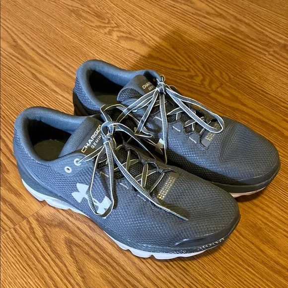 Men’s Size 9.5 Under Armour Gray Athletic Shoes - Picture 1 of 9